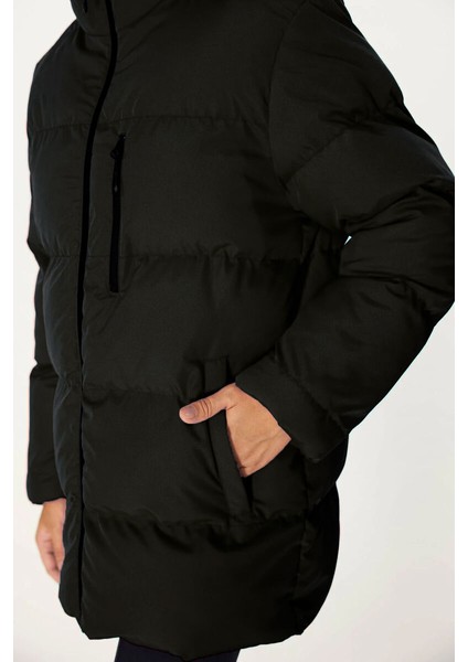 İçi Astarlı Su ve Rüzgar Geçirmez Cepli Kapüşonlu Kadın Mont fırsatları