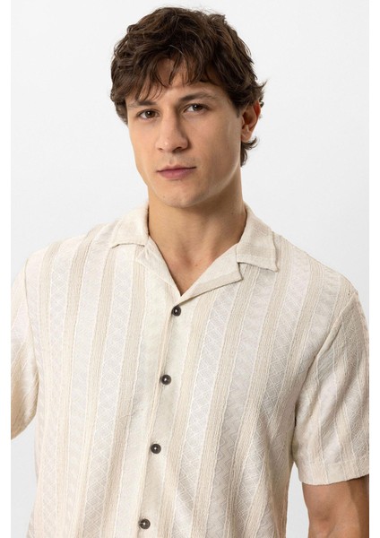 Bej Regular Fit Küba Yaka Örme Kısa Kollu Gömlek fırsatları