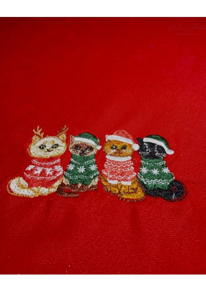 Yılbaşı Kedicik Ailesi Nakışlı Çam Ağacı Örtüsü (90CM) fırsatları