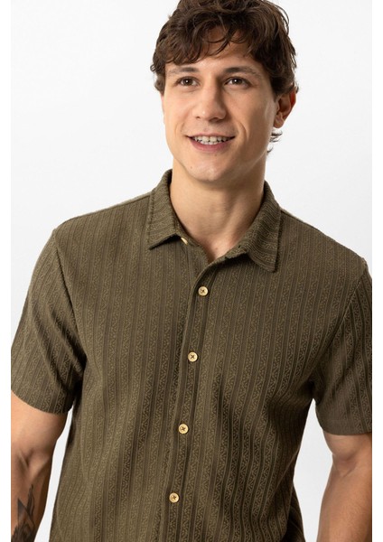 Haki Regular Fit Kısa Kollu Desenli Örme Gömlek modelleri