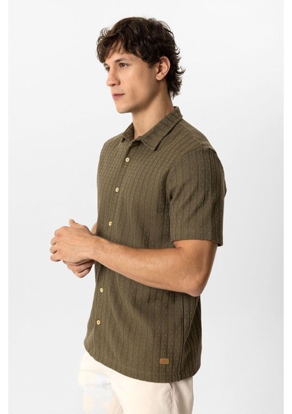 Haki Regular Fit Kısa Kollu Desenli Örme Gömlek fırsatları