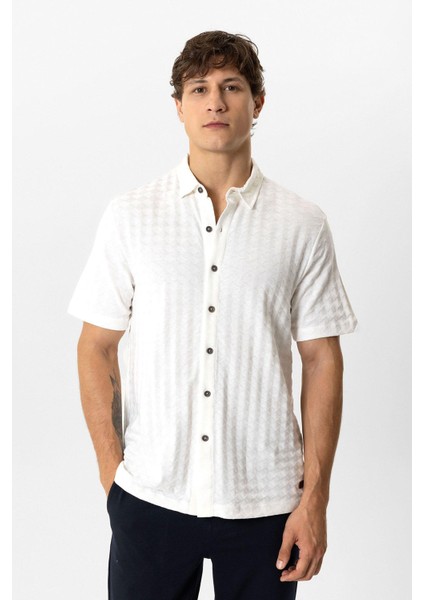 Beyaz Regular Fit Desenli Kısa Kollu %100 Pamuk Gömlek
