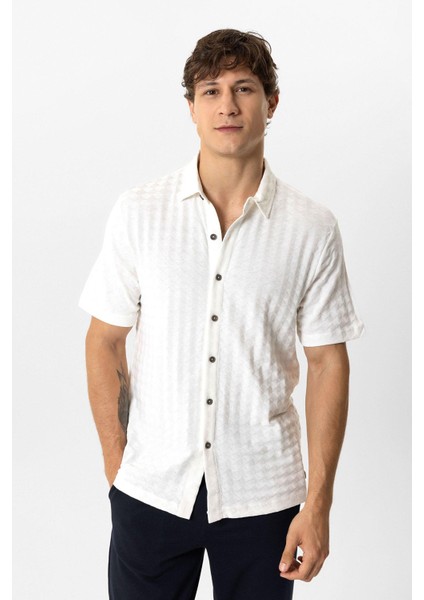 Beyaz Regular Fit Desenli Kısa Kollu %100 Pamuk Gömlek modelleri