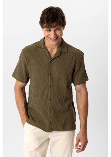 Haki Regular Fit Küba Yaka Örme Kısa Kollu Gömlek fiyatları