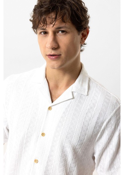 Beyaz Regular Fit Küba Yaka Örme Kısa Kollu Gömlek modelleri