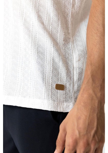 Beyaz Regular Fit Küba Yaka Örme Kısa Kollu Gömlek fırsatları