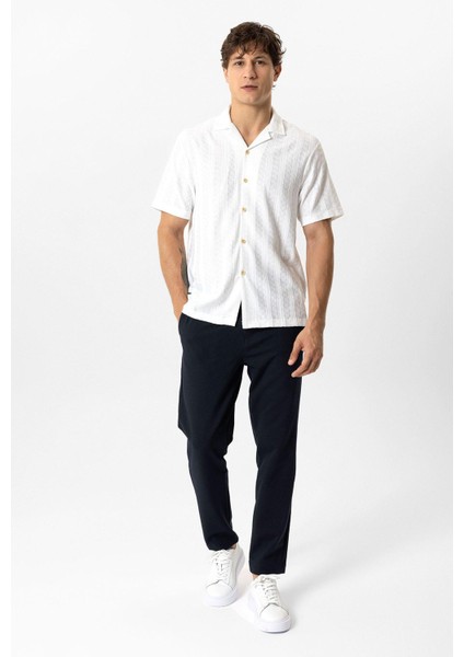 Beyaz Regular Fit Küba Yaka Örme Kısa Kollu Gömlek