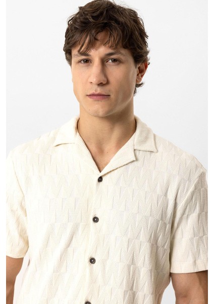 Ekru Regular Fit Küba Yaka Örme Kısa Kollu Gömlek modelleri