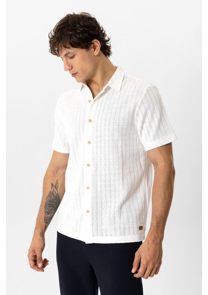 Beyaz Regular Fit Kısa Kollu Desenli Örme Gömlek fiyatları