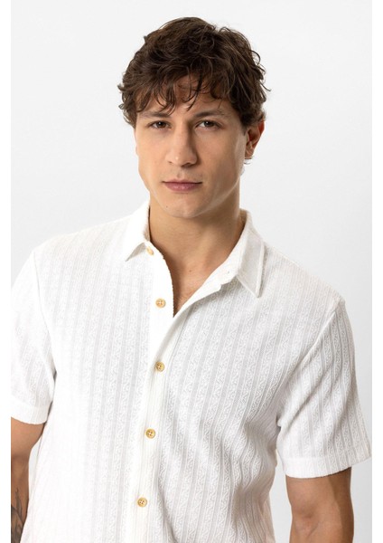 Beyaz Regular Fit Kısa Kollu Desenli Örme Gömlek modelleri