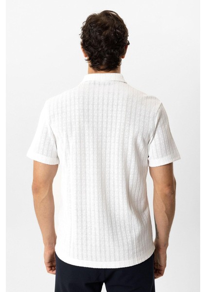 Beyaz Regular Fit Kısa Kollu Desenli Örme Gömlek indirimleri
