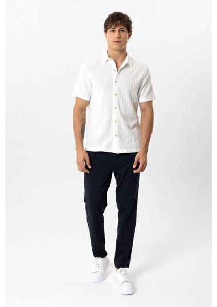 Beyaz Regular Fit Kısa Kollu Desenli Örme Gömlek