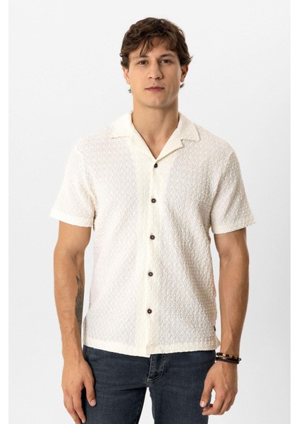 Beyaz Regular Fit Küba Yaka Örme Kısa Kollu Gömlek