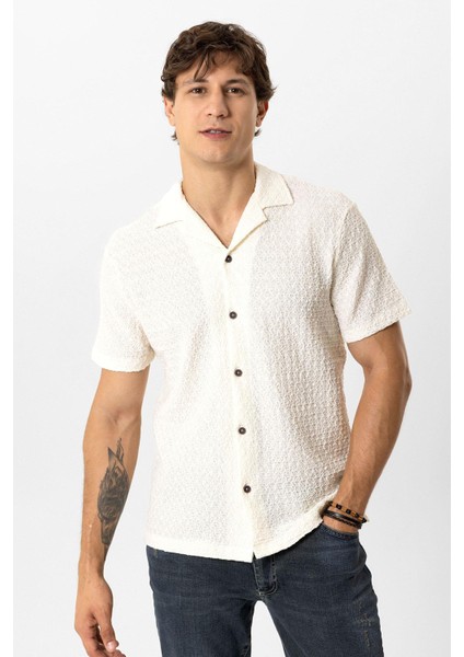 Beyaz Regular Fit Küba Yaka Örme Kısa Kollu Gömlek fiyatları