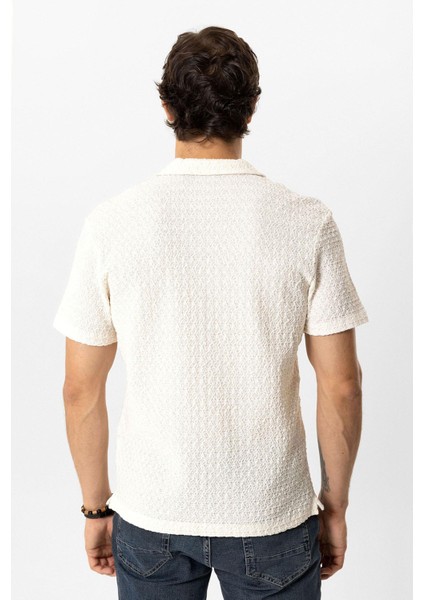 Beyaz Regular Fit Küba Yaka Örme Kısa Kollu Gömlek fırsatları