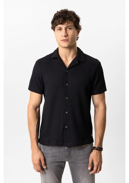 Siyah Regular Fit Küba Yaka Örme Kısa Kollu Gömlek