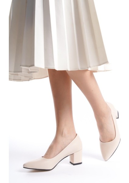 Kadın Camila Krem Deri 6 cm Kalın Topuklu Hafif Sivri Burunlu Klasık Ayakkabı modelleri