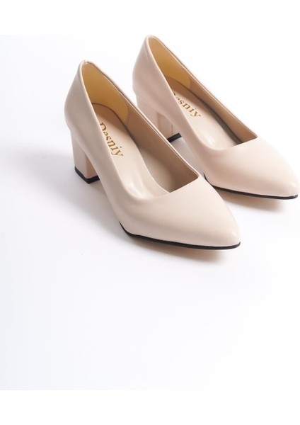 Kadın Camila Krem Deri 6 cm Kalın Topuklu Hafif Sivri Burunlu Klasık Ayakkabı fırsatları