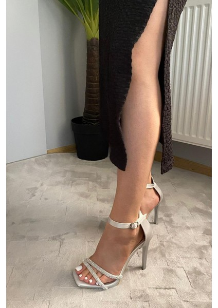 Kadın Beka Gümüş Saten 11 cm Topuklu Taş Detaylı Abiye Ayakkabı modelleri