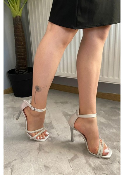 Kadın Beka Gümüş Saten 11 cm Topuklu Taş Detaylı Abiye Ayakkabı fırsatları