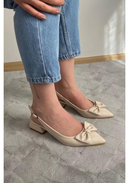 Pola Krem Cilt Arkası Acık Sivri Burun Fiyoklu Detaylı 4 cm Topuklu Ayakkabı fiyatları