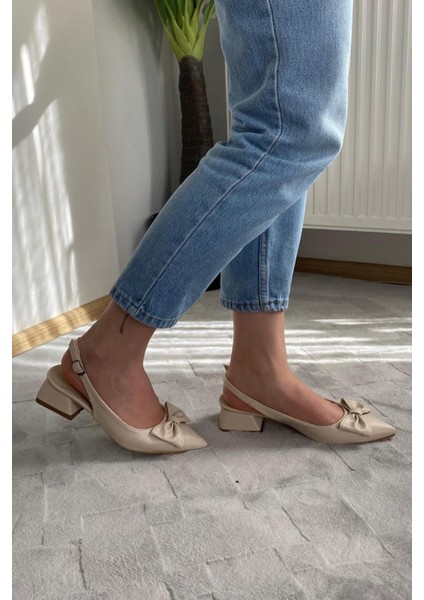Pola Krem Cilt Arkası Acık Sivri Burun Fiyoklu Detaylı 4 cm Topuklu Ayakkabı modelleri