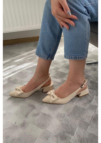 Pola Krem Cilt Arkası Acık Sivri Burun Fiyoklu Detaylı 4 cm Topuklu Ayakkabı indirimleri