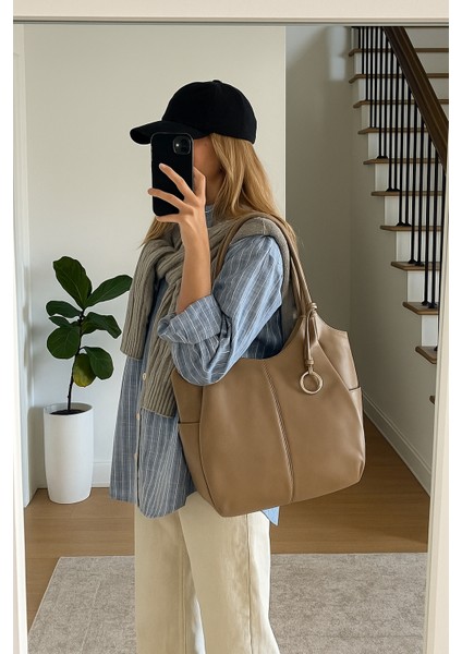 Paraşüt Kumaş Kadın Omuz Çantası – Frezya Model – Astarlı – Fermuarlı – 43X36X8 cm – Latte / Açık Krem / Siyah fiyatları