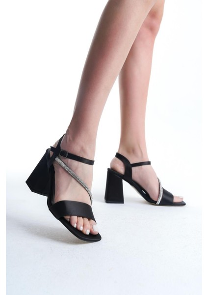 Kadın Scarlet Siyah Saten 9 cm Kalın Topuklu Taş Detaylı Aykkabı