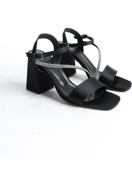 Kadın Scarlet Siyah Saten 9 cm Kalın Topuklu Taş Detaylı Aykkabı fırsatları