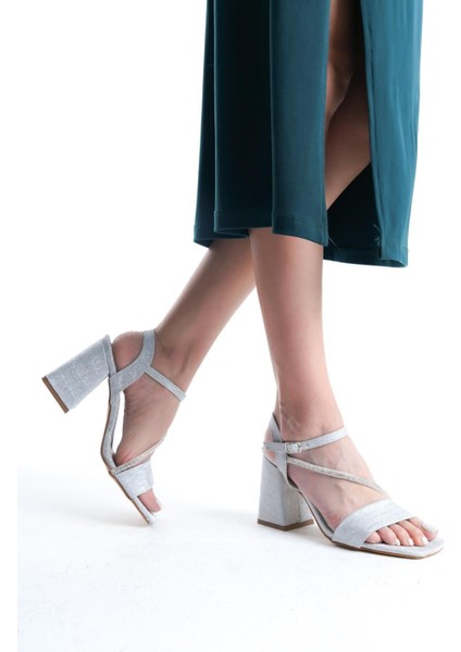 Kadın Scarlet Gümüş Simli 9 cm Kalın Topuklu Taş Detaylı Aykkabı modelleri