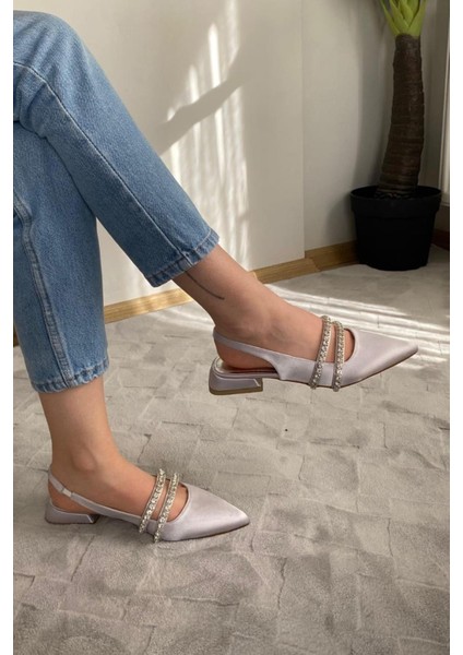Kadın Linda Gümüş Saten Iki Sıra Taşlı Arkası Acık 2 cm Topuklu Sivri Burun Babet