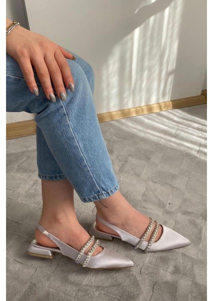 Kadın Linda Gümüş Saten Iki Sıra Taşlı Arkası Acık 2 cm Topuklu Sivri Burun Babet modelleri