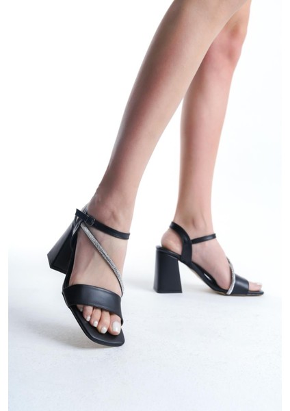 Kadın Scarlet Siyah Cilt 9 cm Kalın Topuklu Taş Detaylı Aykkabı fiyatları