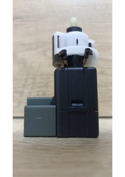 ZMS1160 93810-3S000 Fren Musuru 4 Pın Hyundaı Elantra 2011-2015 / I30 2011-2017 / I40 2011- / Santa Fe 2012- / Kıa Cee'd 2012- / Pıcanto 2011- / Rıo Iıı 2011-2014 / Sorento Iı 2009-2015 fiyatları