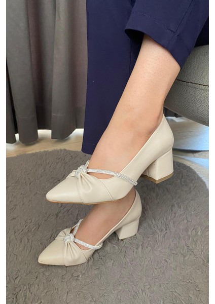 Kadın Cila Krem Cilt Taş Fiyonklu 5 cm Kalın Topuklu Ayakkabı fiyatları