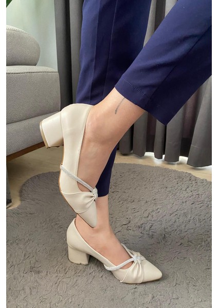 Kadın Cila Krem Cilt Taş Fiyonklu 5 cm Kalın Topuklu Ayakkabı modelleri