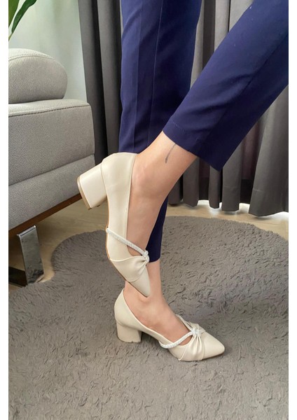 Kadın Cila Krem Cilt Taş Fiyonklu 5 cm Kalın Topuklu Ayakkabı fırsatları