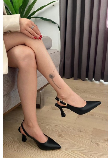 Kadın Motto Siyah Cilt Sivri Burun Arkası Acık 8 cm Topuklu Ayakkabı