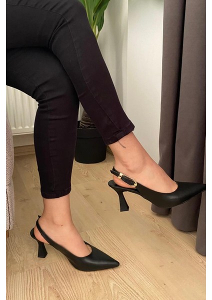 Kadın Motto Siyah Cilt Sivri Burun Arkası Acık 8 cm Topuklu Ayakkabı