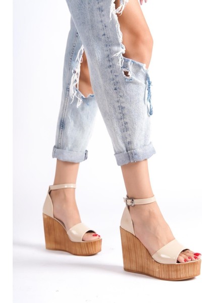 Kadın Verla Bej Rugan Tek Bant Yüksek Dolgu Taban Ayakkabı