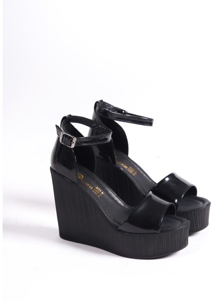 Kadın Verla Siyah Rugan Tek Bant Yüksek Dolgu Taban Ayakkabı fırsatları