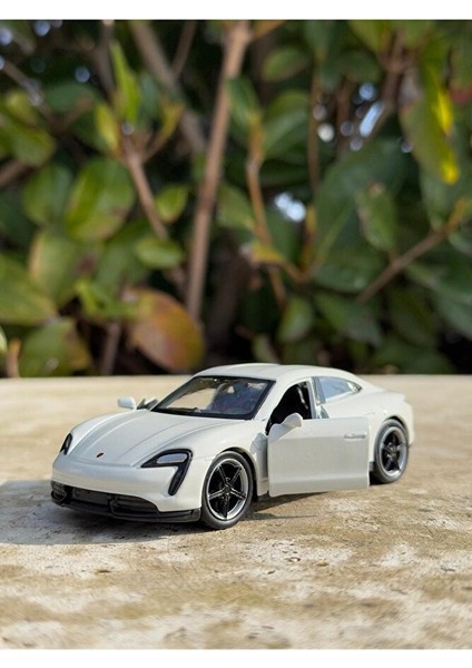 Porsche Taycan Turbo S Koleksiyon Metal Araba 12CM Lüks Araba Krem Oyuncak Araba Metal Model Araba