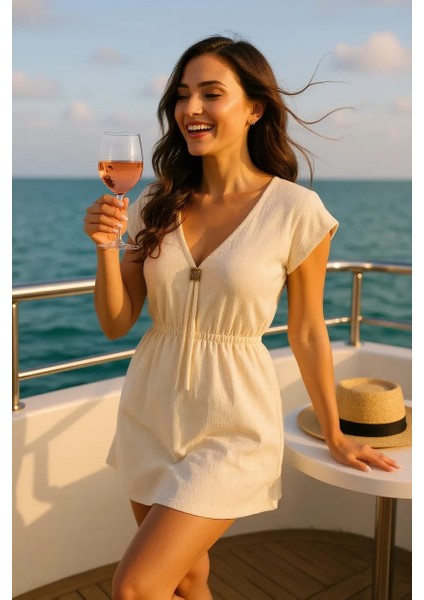 Kadın Beyaz Yanları Yırtmaçlı Tokalı V Yaka Mini Plaj Elbisesi – Şık, Rahat ve 4 Mevsim Kullanıma Uygun fiyatları