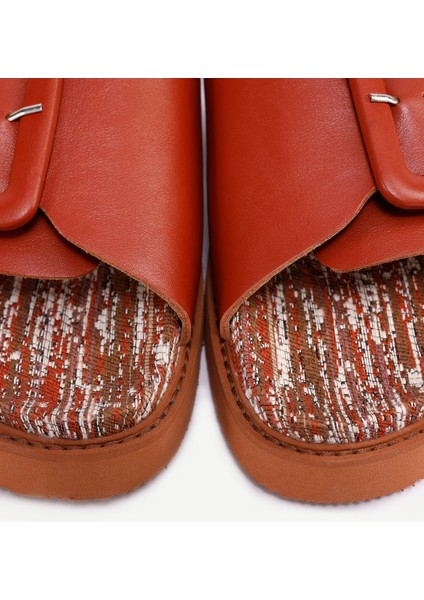 Deri Toka Detaylı Kumaş Terlik