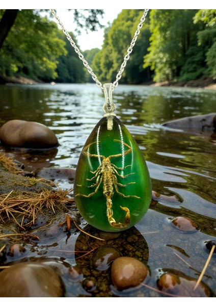 Gümüş Akrep Kolye, Reçineli Akrep Kolye, Işığa Göre Renk Değiştirebilir Kolye El Yapımı 925 Ayar Gümüş Kolye indirimleri