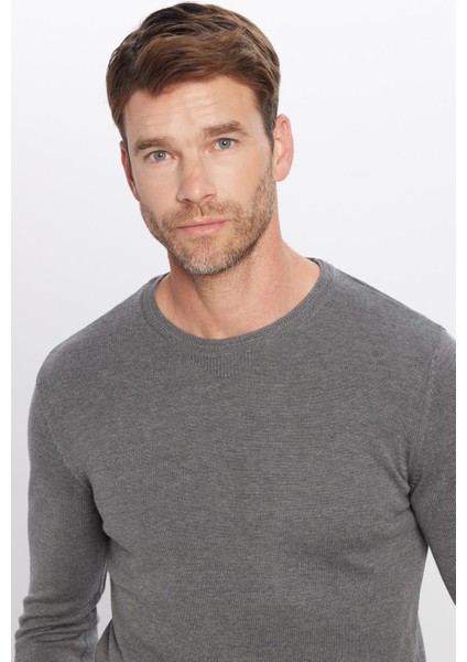 Erkek Standart Fit Normal Kesim Bisiklet Yaka Gri Triko Kazak