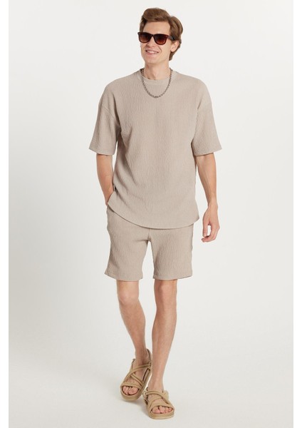 Erkek Oversize Geniş Kesim Bisiklet Yaka Gofre Kumaş Beli Bağcıklı Taş Renk Şort Takım