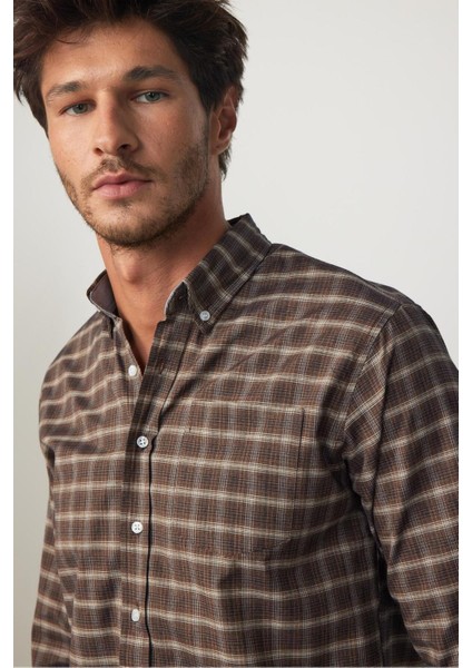 Erkek Regular Fit Klasik Kesim Düğmeli Yaka Küçük Kareli Pamuklu Gömlek