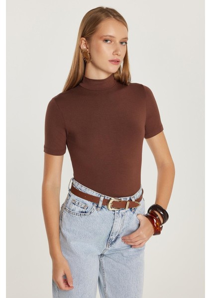 Kadın Standart Fit Kısa Kollu Yarım Balıkçı Yaka Kahverengi Bluz